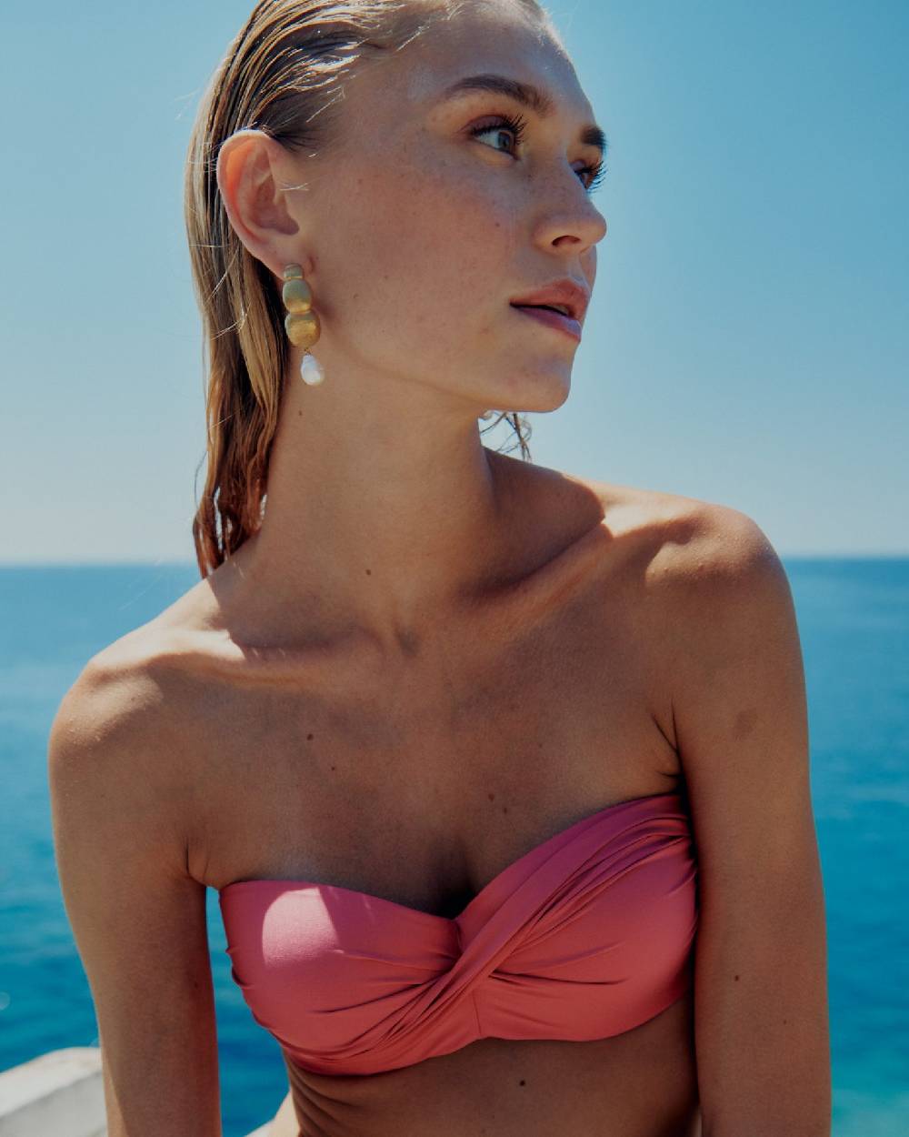 Olivia Gold Reggiseno a fascia strutturato + Slip a vita bassa con accessori sui fianchi Italy