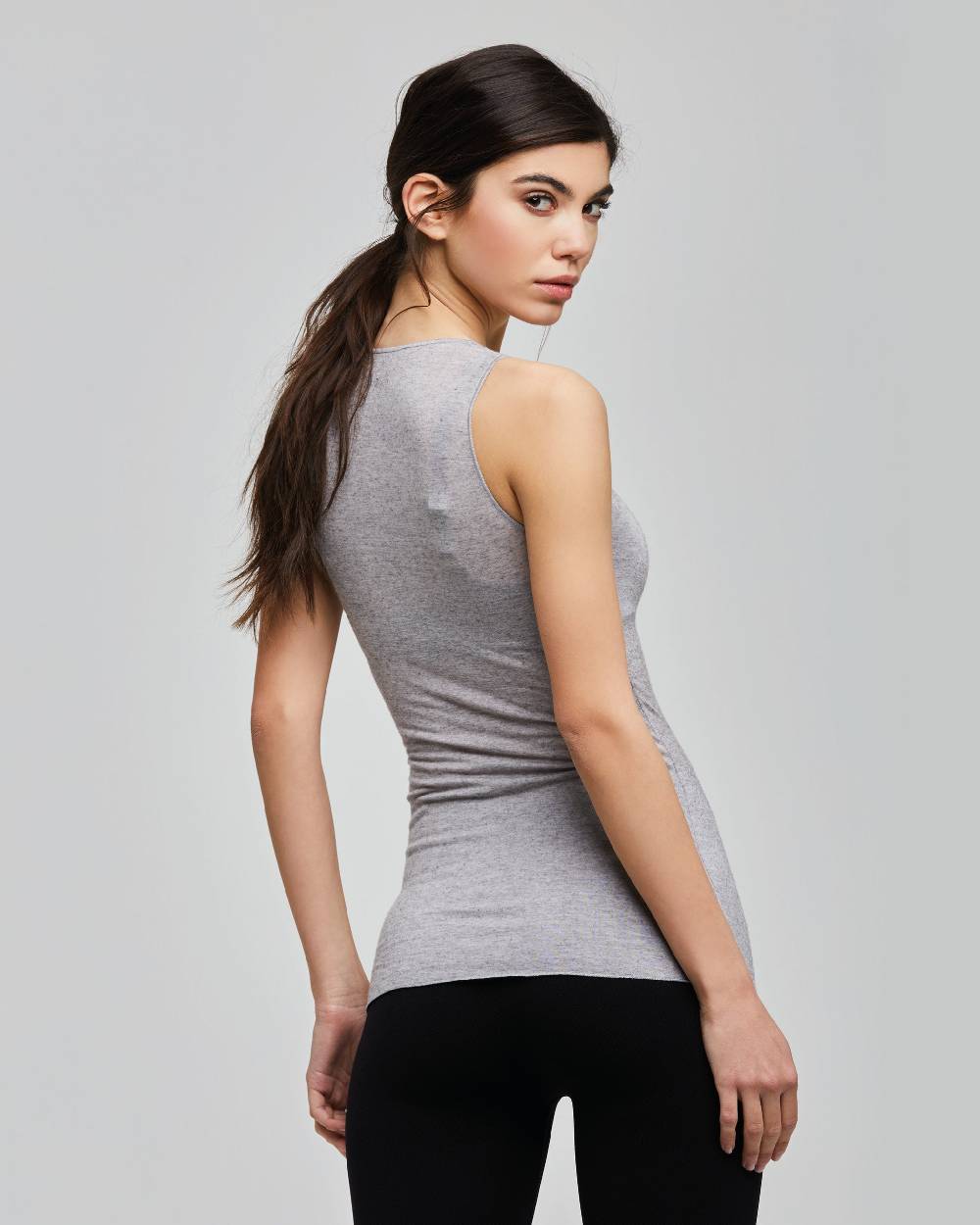 Pompea CANOTTA SPALLA LARGA SCOLLO TONDO IN MODAL CASHMERE In vendita