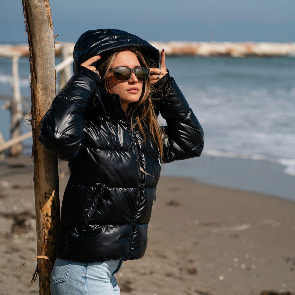 Seay / Piumino Nero con Cappuccio Promozione
